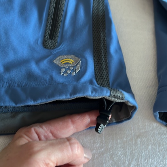 Women’s Mountain Hardwear Jacket - Picture 4 of 10